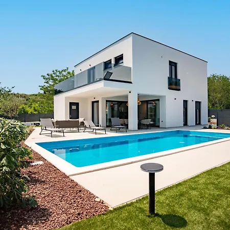 Luxury San Mar *