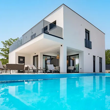 Luxury San Mar *